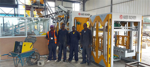 Customer from Kenya together in front of QT10-15 block making machine.jpg