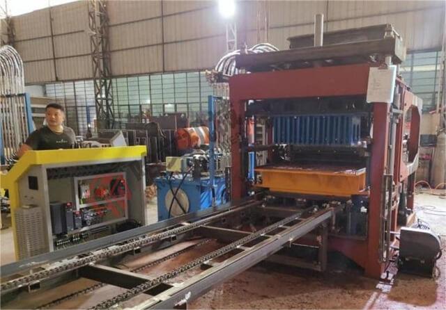 QT4-15 block making machine for customer from Guinea West Africa Tested in workshop before delivery